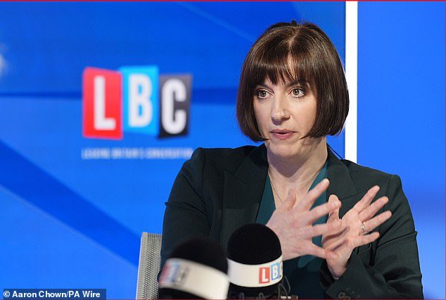 TheNorskaPaul's tweet image. #BridgetPhillipson has sparked anger by suggesting that boys should be allowed to wear dresses to school.😵‍💫

The hapless #LabourParty Education Secretary said pupils should be allowed to 'experiment' with their gender identity &amp;amp; teachers should not be 'coming down too hard' on