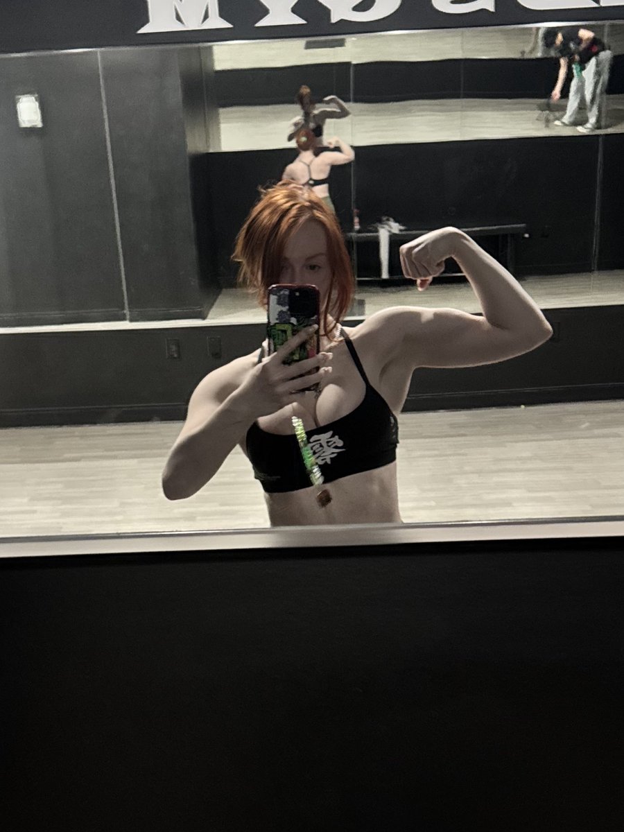 skinny bitch rn 😔🤘

what if I started doing gym streams again? 👀