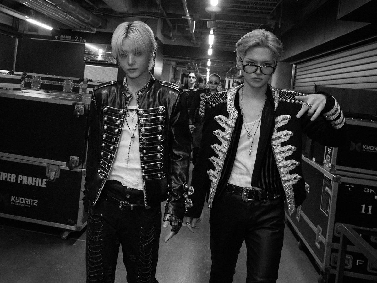 _starlightaus's tweet photo. YOSHIHOON AND NOBODY TOLD ME?????? https://t.co/clkYQk1D3o
