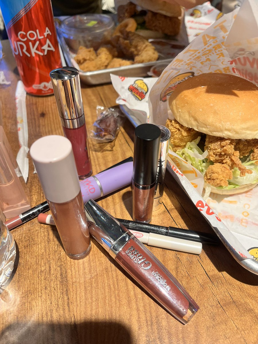 Orucumuzu açtık çok şükür Allah kimseyi glossuzlukla sınamasın