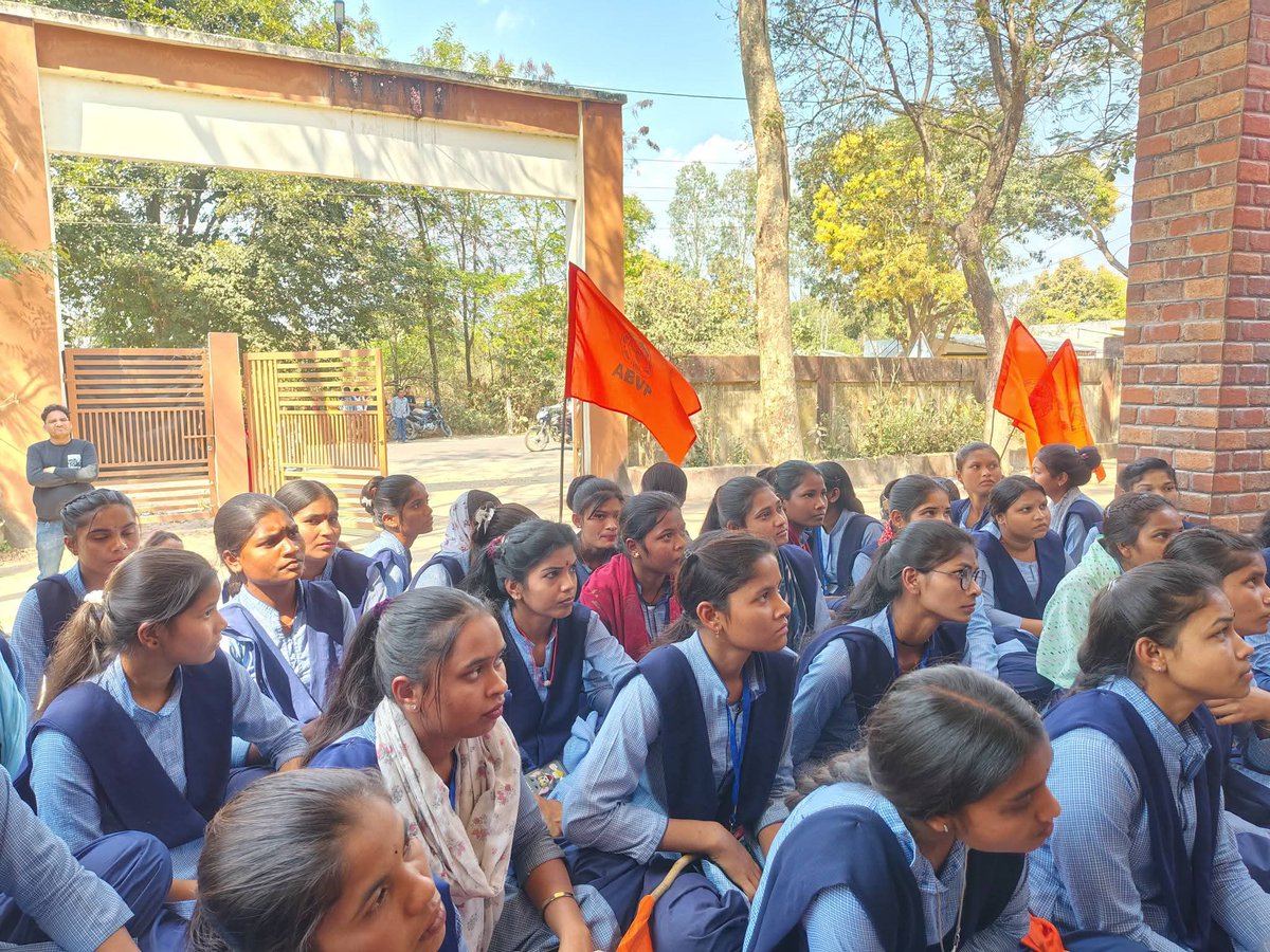 72jitendraYadav's tweet photo. आज अखिल भारतीय विद्यार्थी परिषद, मंडला (अंजनिया नगर) द्वारा अंजनिया नगर में व्याप्त विभिन्न शैक्षणिक समस्याओं को लेकर अंजनिया तहसीलदार महोदय को जिला कलेक्टर महोदय के नाम ज��ञापन दिया गया।

#ABVP_MANDLA #abvpmk #ABVPMahakoshal #abvpmp 
#ABVP  #abvpvoice https://t.co/1oUJemkbko