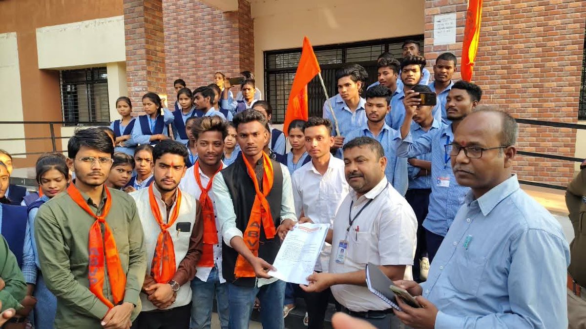 72jitendraYadav's tweet photo. आज अखिल भारतीय विद्यार्थी परिषद, मंडला (अंजनिया नगर) द्वारा अंजनिया नगर में व्याप्त विभिन्न शैक्षणिक समस्याओं को लेकर अंजनिया तहसीलदार महोदय को जिला कलेक्टर महोदय के नाम ज��ञापन दिया गया।

#ABVP_MANDLA #abvpmk #ABVPMahakoshal #abvpmp 
#ABVP  #abvpvoice https://t.co/1oUJemkbko