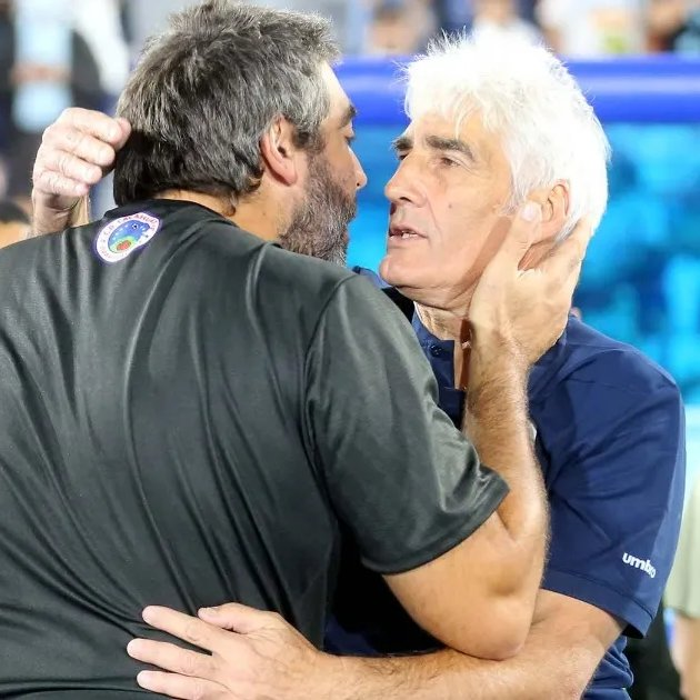 SweeperPod's tweet photo. 🇸🇻 Father and son Ernesto and Daniel Corti both coach in El Salvador's Primera División. Their recent head-to-head meetings:

Son 0-4 Father: Son sacked from Cacahuatique
Father 1-0 Son: Son sacked from Fuerte San Francisco
Son 1-4 Father: Son thrashed on his birthday https://t.co/Xex7r77OYq