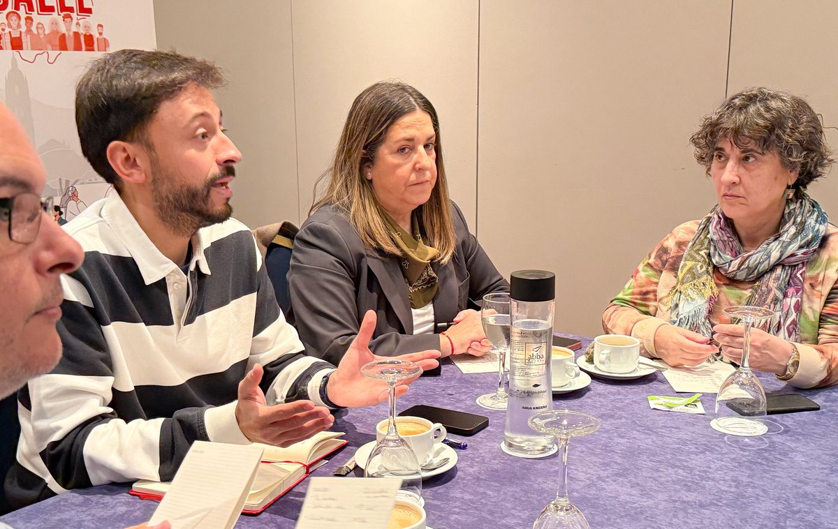 ❌ La educación pública de Salamanca sufre un abandono constante.

😳 Las políticas de la Junta de Castilla y León están dejando muchos centros educativos vacíos.

🤝 Por ello, nos hemos reunido con diferentes colectivos para conocer sus demandas y preocupaciones.