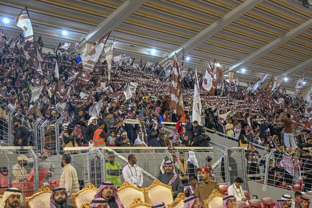 9isoswo's tweet photo. جمهور العز جمهور الوفاء
والله عيب علينا مانحضر ونفلل المدرج يوم الاثنين وش تبون اكثر من اللي قاعد يصير الحين ؟ سلسلة انتصارات والفريق بمركز رائع وقربت جولات الحسم خلاص هذا الفريق يستاهل الدعم اكثر من غيره قاعدين يقدمون كل شي للنادي
موعدنا الاثنين🤎

#الجبلين https://t.co/g20GZQ05og