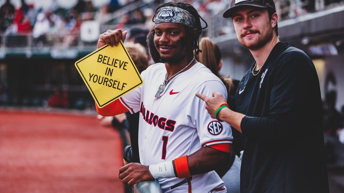 GloryGlory tweet media