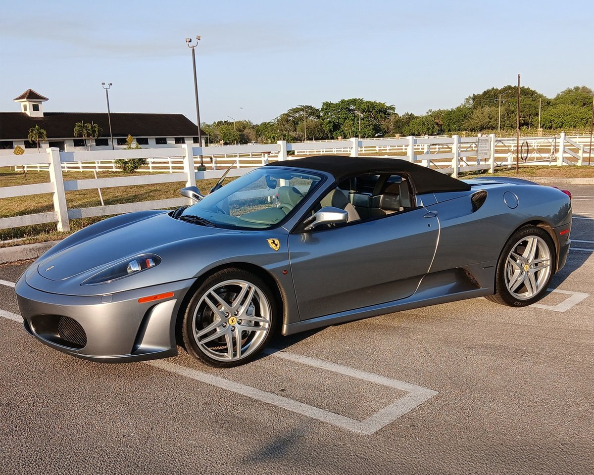 Barrett_Jackson's tweet image. Top down, revs up! This 2005 @Ferrari #F430 #F1 #Spider is powered by a 4.3-liter V-8 engine mated to a six-speed F1 manual gearbox with paddle shifter. Selling with No Reserve at the 2026 Palm Beach Auction, Apr. 16-18.

Learn more: bit.ly/PB26TW-2005Fer…
