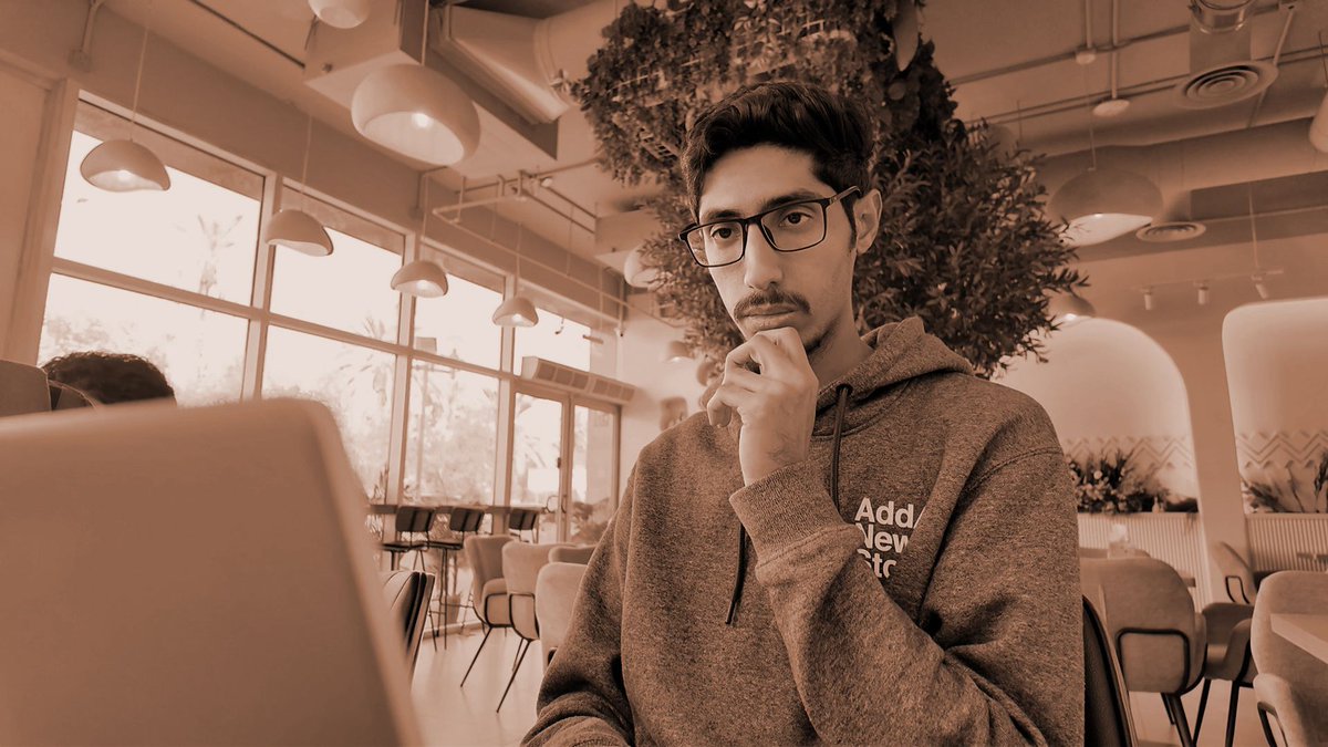 ليش الناس ما تتذكرنا؟
ليش العلامة ما تثبت؟
ليش التسويق ما يعطي النتيجة المتوقعة؟

هذه إحباطات كثير من المؤسسين

لأن؛ للأسف أغلب المشاريع تبدأ من هنا:
نبي هوية ملفتة.

صحيح السوق اليوم واعي بالهوية…
وعملاءك أصبحوا انتقائيين.

لكن التحدي مو هنا

التحدي هو ترسيخ الهوية في ذهن