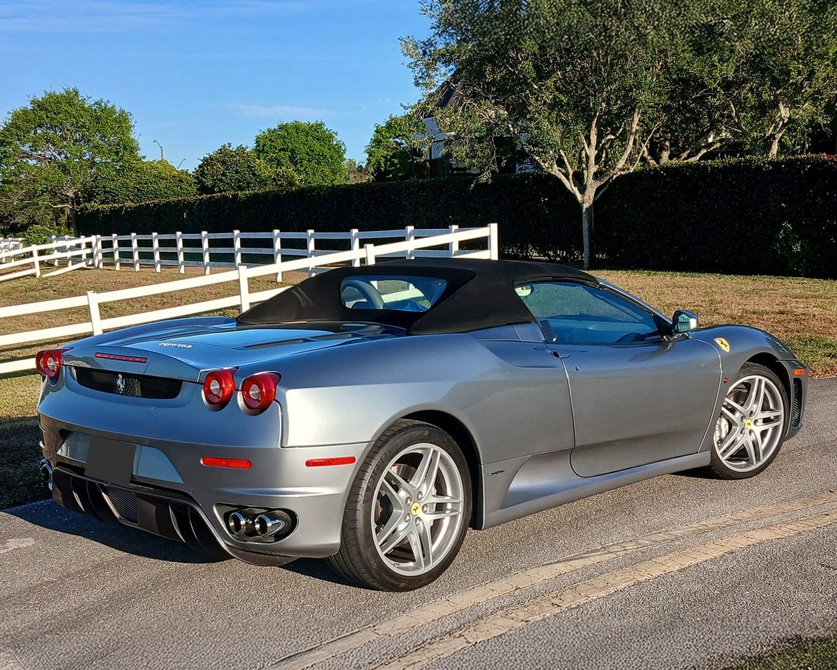 Barrett_Jackson's tweet image. Top down, revs up! This 2005 @Ferrari #F430 #F1 #Spider is powered by a 4.3-liter V-8 engine mated to a six-speed F1 manual gearbox with paddle shifter. Selling with No Reserve at the 2026 Palm Beach Auction, Apr. 16-18.

Learn more: bit.ly/PB26TW-2005Fer…
