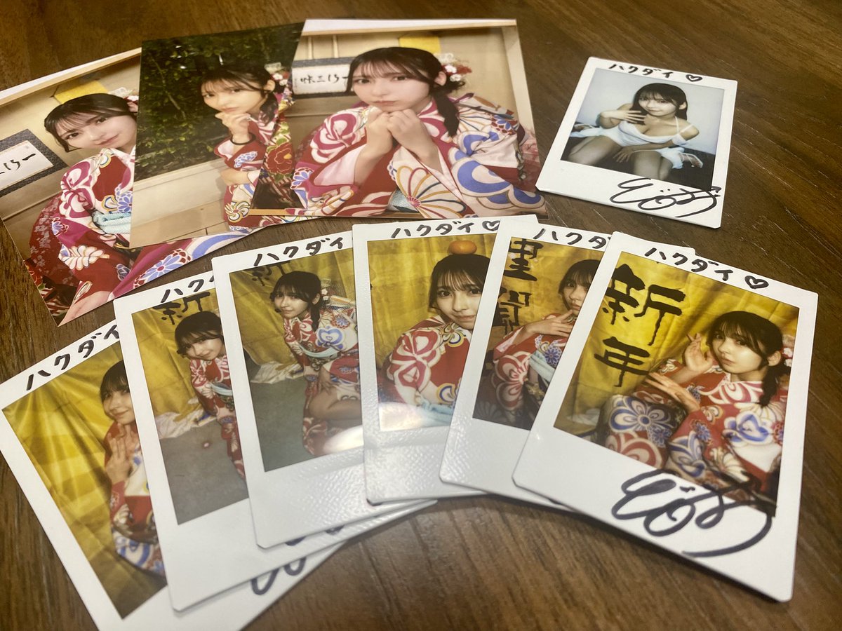 リモートチェキ。 新年&ゼロイチカレンダーチェキ 白ドレスのとーみ