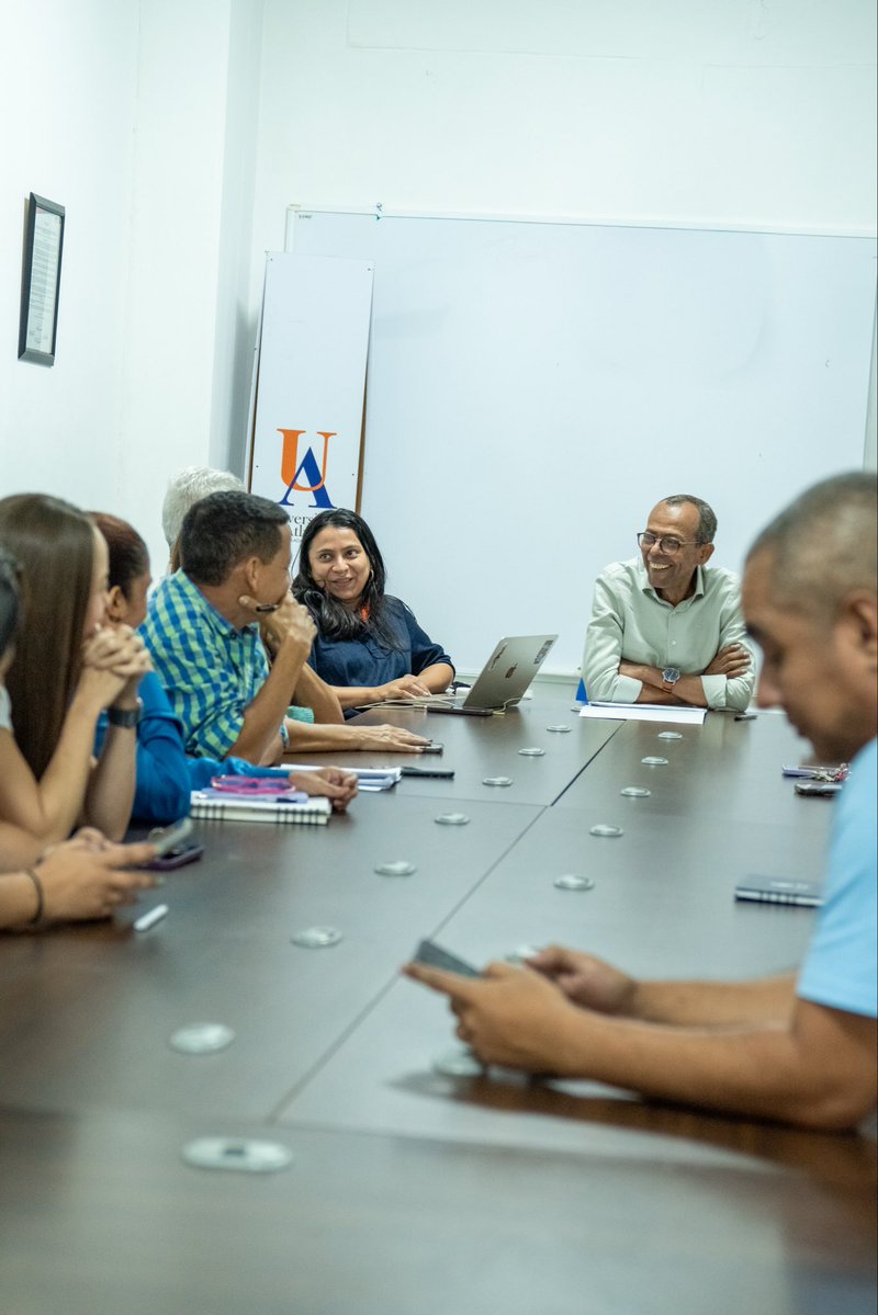 La Universidad del Atlántico reafirma su compromiso con la dignificación laboral. 🧡💙
Al realizar 16 nuevos nombramientos para funcionarios que han entregado entre 10 y 18 años de servicio con lealtad y vocación institucional.