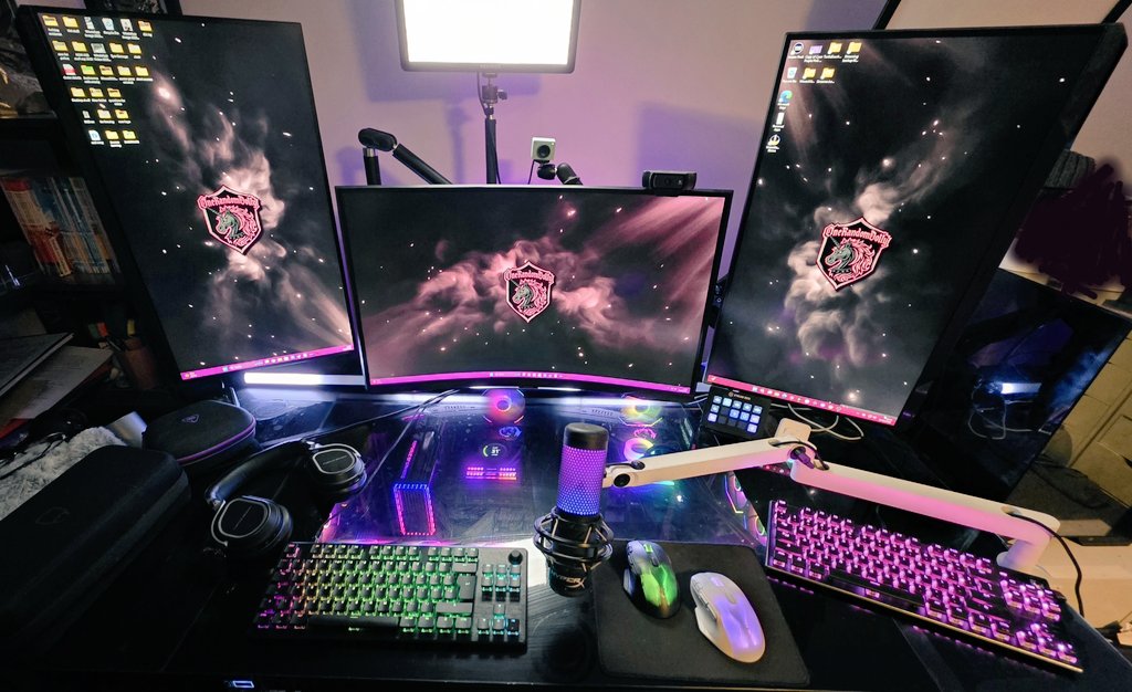 OneRandomDolly tweet media