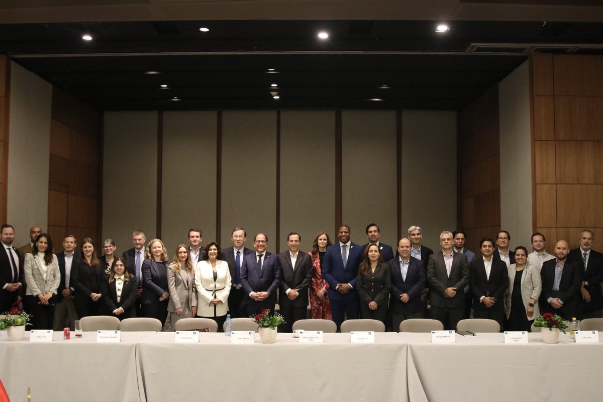 caintra_nl's tweet photo. Se llevó a cabo una mesa redonda de diálogo con la delegación de Canadá, fortaleciendo los lazos de colaboración entre ambos países y abriendo nuevas oportunidades de inversión, compras y encuentros B2B entre Canadá y Nuevo León. 🇲🇽🤝🇨🇦

Por parte de Canadá estuvieron con nosotros: 
✔️Ali Ehsass, Parliamentary Secretary to the Minister of Trade
✔️Annabelle Larouche, Consul General de Canadá en Monterrey
✔️Jamie Moses, Minister of Business, Mining, Trade and Job Creation del Gobierno de Manitoba
✔️Nina Tangri, Associate Minister of Small Business, Ministry of Economic Development, Job Creation and Trade de Ontario

Desde CAINTRA estuvieron presentes nuestro @directorCAINTRA, Juan Pablo García; Judith Garza, Directora de Relaciones Institucionales de Ternium, Presidenta de la Comisión de Comercio Exterior de CAINTRA y líder del Cuarto de Junto CCE; así como integrantes voluntarios de nuestras comisiones y consejos.

Este espacio de diálogo reafirma nuestro compromiso por impulsar el comercio internacional, atraer inversiones estratégicas y fortalecer a través de alianzas sólidas entre empresas de Canadá y Nuevo León.

Seguimos construyendo puentes que generen más competitividad y crecimiento para nuestra industria. 🌎🚀

#CAINTRA #IndustriaNL #ComercioExterior #Inversión