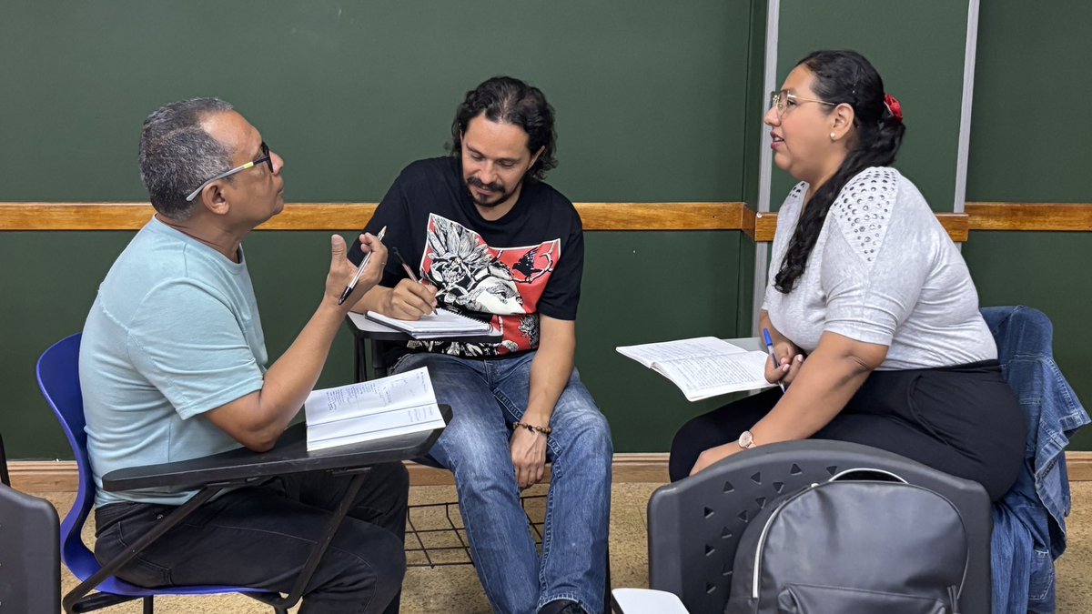 EsCulValle's tweet photo. ¡El Valle se Proyecta! 📙🚀 La @GobValle y @CulturaValle fortalecen el tejido empresarial con talleres de Comunicación Asertiva y Pitch.
Más que negocios, formamos el "ser" con enfoque psicosocial y creativo. ¡Potencial imparable! 💪✨ https://t.co/B1gqcpLtBW