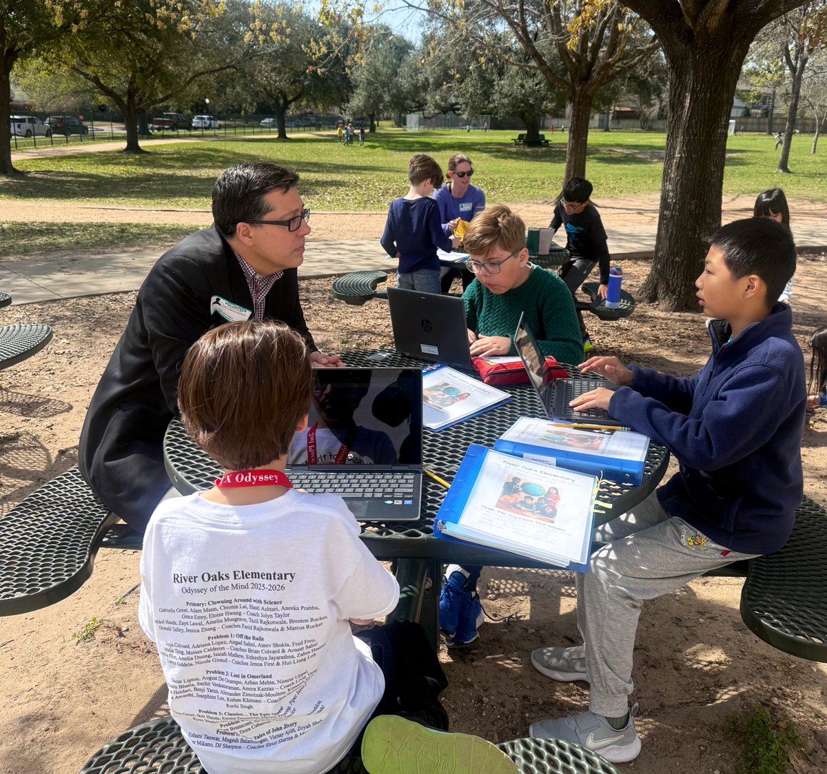 River Oaks IB World School tweet media