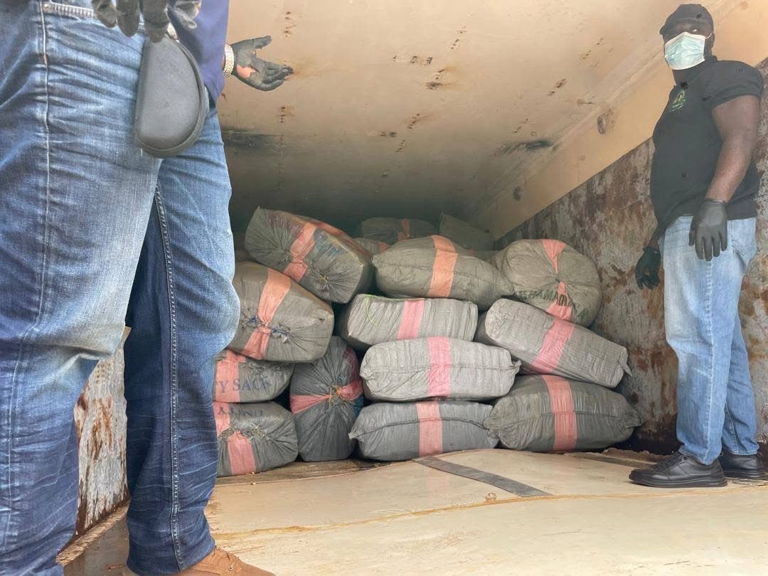 🚨 JUST IN: Police in the Oti Region have uncovered over GH¢1.4 million worth of suspected cannabis hidden in an impounded Volvo truck intercepted at the Bonakye checkpoint.

The truck concealed 91 bales (7,173 slabs) of suspected cannabis hidden beneath cartons of bottled water.
