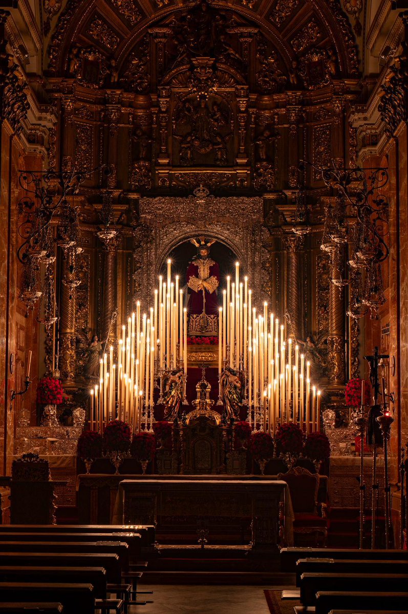 ''Jesús les habló otra vez, diciendo: Yo soy la luz del mundo; el que me sigue no andará en tinieblas, sino que tendrá la luz de la vida'' 

📸 <a href="/Randofer94/">Manuel Fdez. Rando</a> 

#CuaresmaMacarena