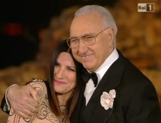 laura_clip's tweet photo. Laura, Sei Pronta. #Sanremo2026 https://t.co/6Qlqbrmpge