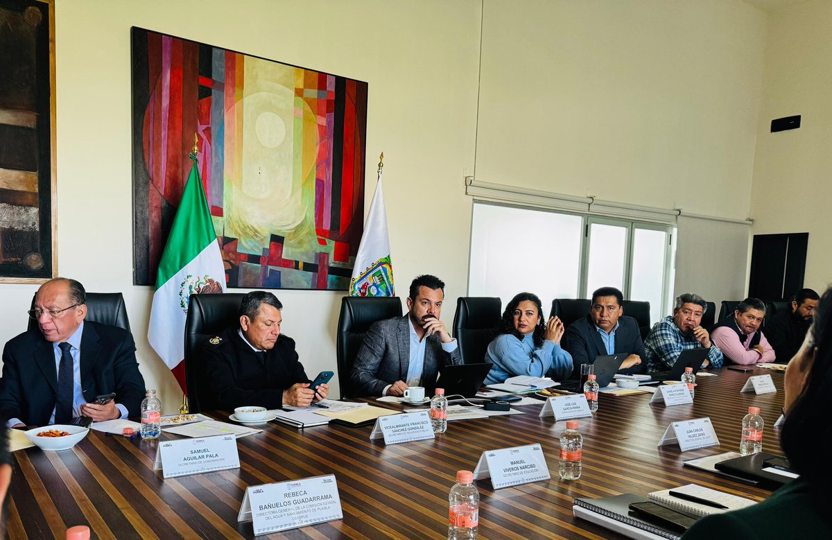 JLG_PARRA's tweet photo. Sostuvimos reunión con los titulares del gabinete ampliado para revisar el presupuesto federal y alinear los proyectos estratégicos de 2026.

Con el liderazgo de @armentapuebla_, trabajamos con responsabilidad y visión de futuro. 📈

#PorAmorAPuebla
#PensarEnGrande https://t.co/PqcGpJJrZ2