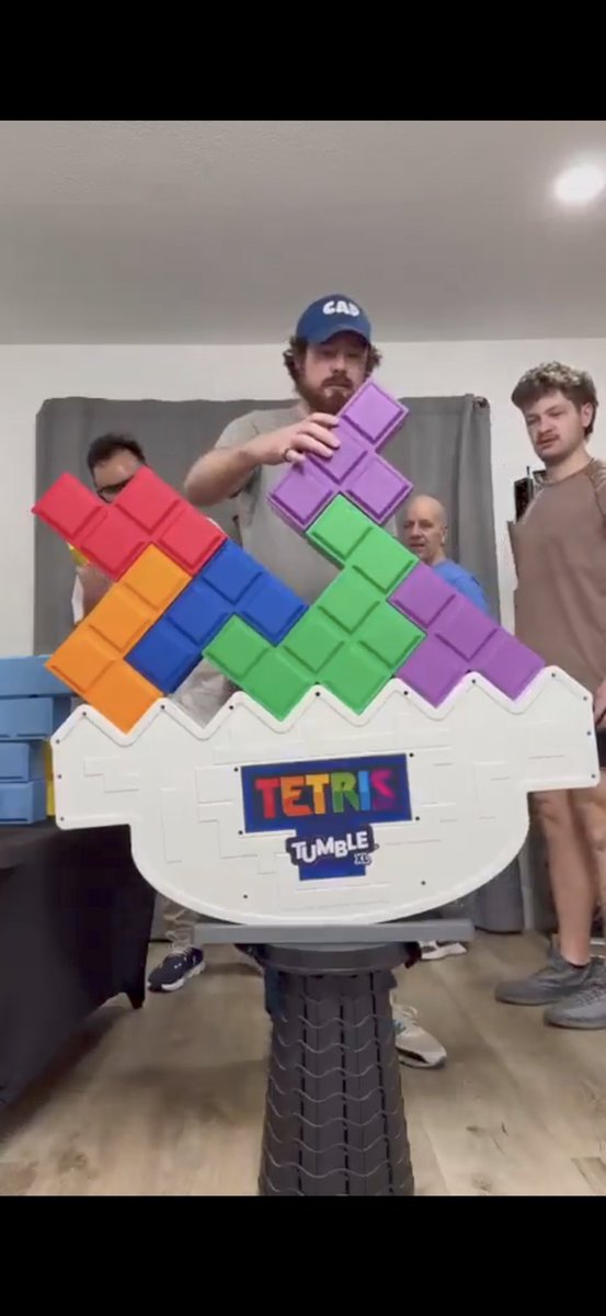 MaRtA_infinity's tweet photo. @VistoEnMaps Qué hace... ¿¡QUÉ HACE!? Este no ha jugado al Tetris en su vida 🤦🏼‍♀️🤦🏼‍♀️🤦🏼‍♀️ https://t.co/6huJGhcLDY