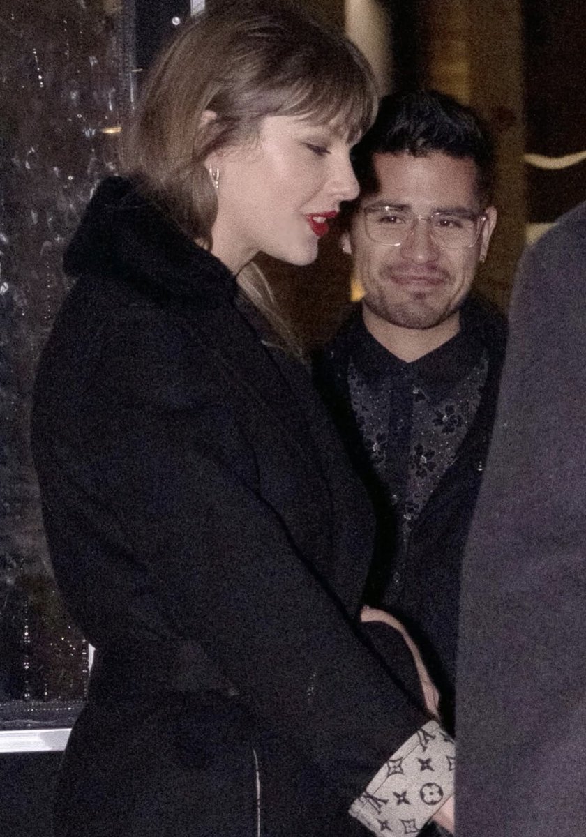 lillone9's tweet photo. Taylor Swift and Travis Kelce were out and about last night at Chez Margaux New York date night!! #taylorswifttraviskelce #outansabiut #ny #taylorswift https://t.co/s4hZodEKSk