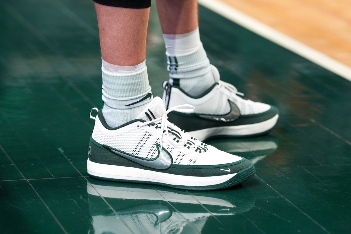 MSU_Basketball's tweet photo. Book 2 x 🟢 ⚪ https://t.co/hvOQK6rhdi