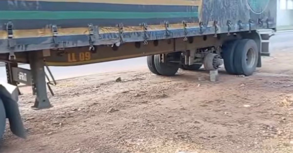 lnnocent191535's tweet photo. Wheels stolen from a truck outside a Centurion warehouse, Already reported to cops. Spread the word to help prevent others getting hit!
#CenturionCrime
#TheftAlert https://t.co/fdpXxvnClV