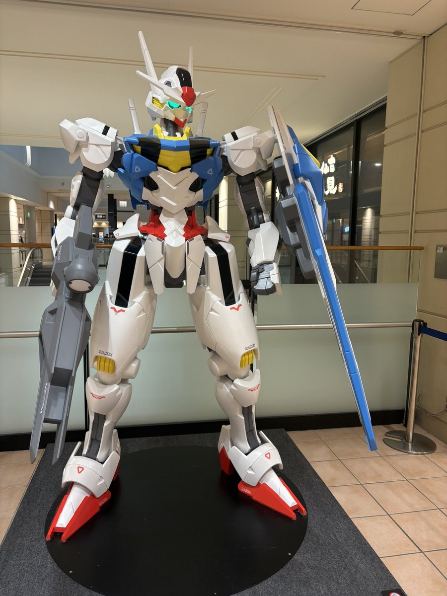 yuki6563's tweet photo. 大丸にかっちょよいのがおりました🤩
ポケセン行く時間しかなくてイベント催しは行けずでしたが(´°ω°)ﾁｰﾝ https://t.co/r1IJ7oNJwq
