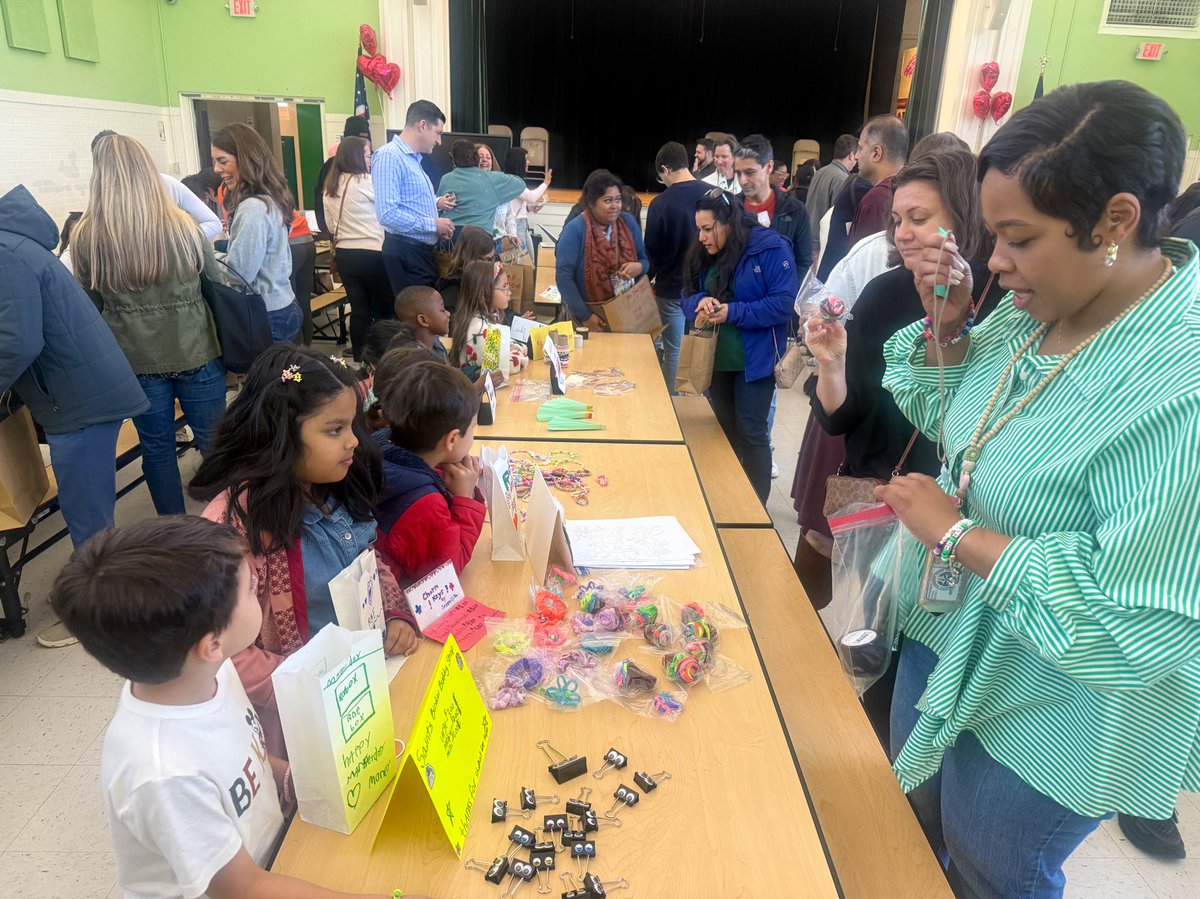 River Oaks IB World School tweet media