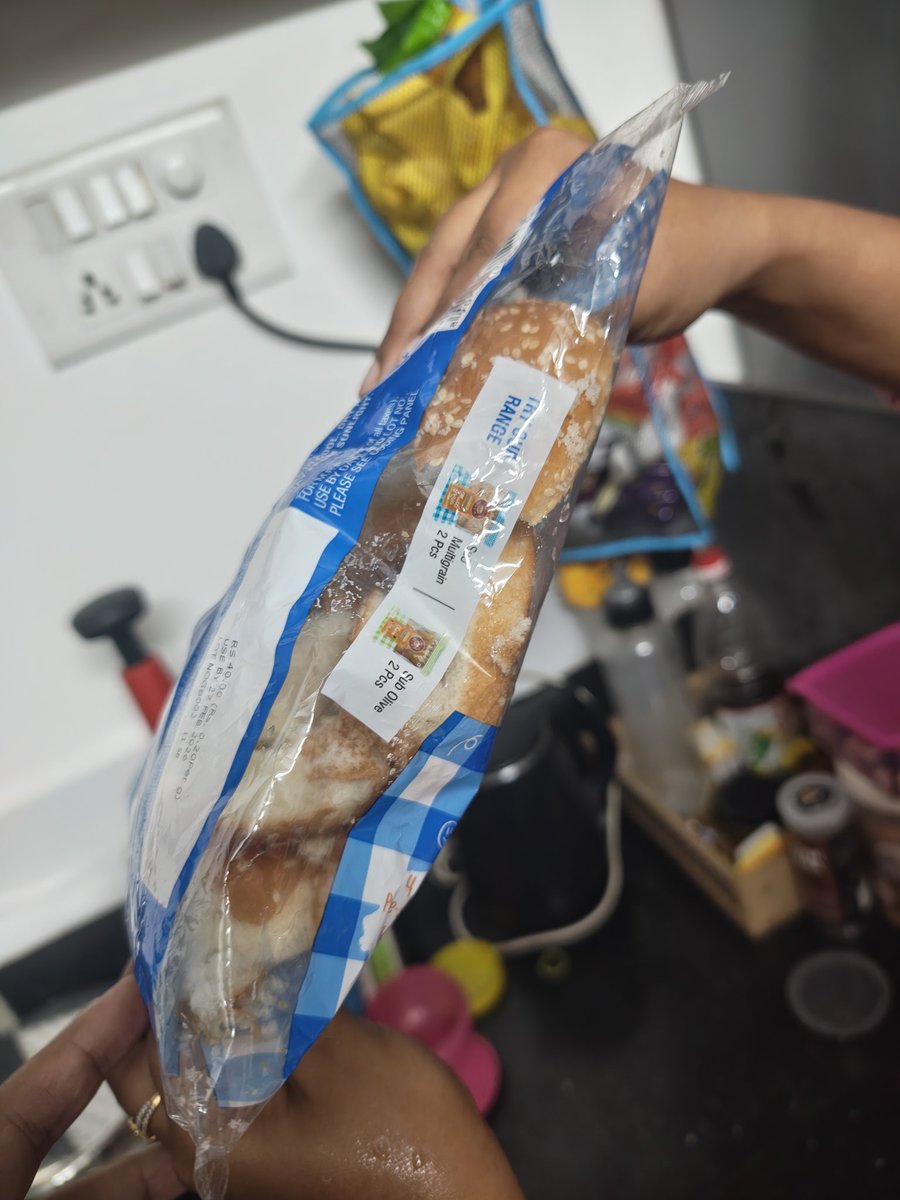 manas2390's tweet photo. @zeptocares @ZeptoNow you deliver me a damaged product and then give me the attached screenshot reply on email. Refund the money for the damaged product. https://t.co/InULAAWRpa