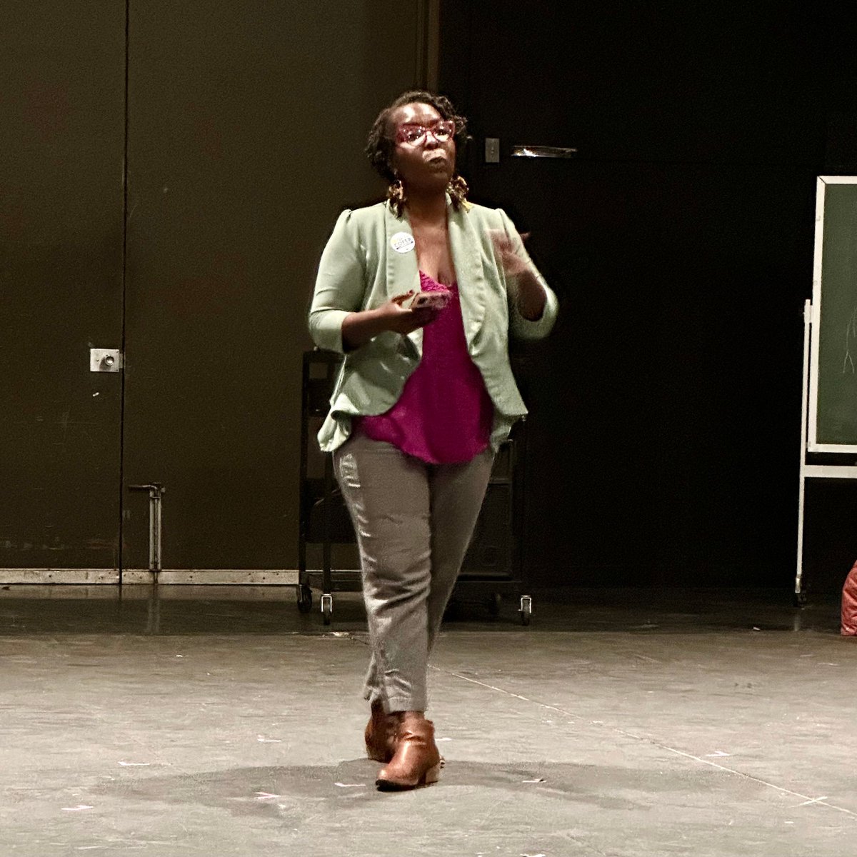 Flo4Sacramento's tweet image. A huge thank you to Melissa Muganzo and her Introduction to Theatre class at CSUS for having us yesterday!

We had an incredible time in the circle with these talented students, discussing the intersection of performance and politics. 

#MoreIsPossible #FloForSac #SacCounty