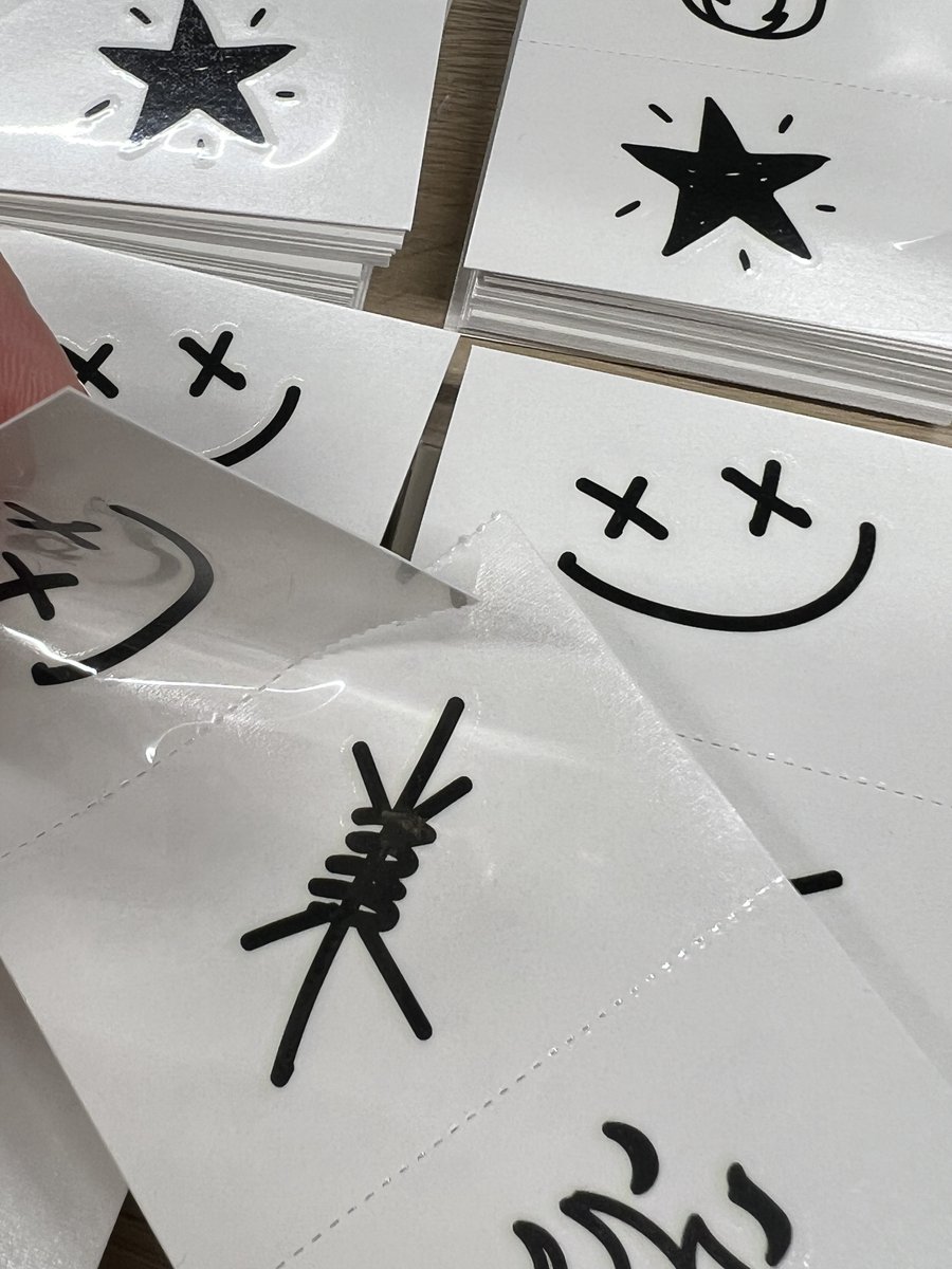 uvimark.com/producto/tatua…

Lleva tu marca al siguiente nivel... Tatuajes temporales fluorescentes troquelados, listos para repartir, personalizables por el anverso y reverso. Este verano dale un toque especial a tu empresa con las calcomanías presentadas en formato individual,