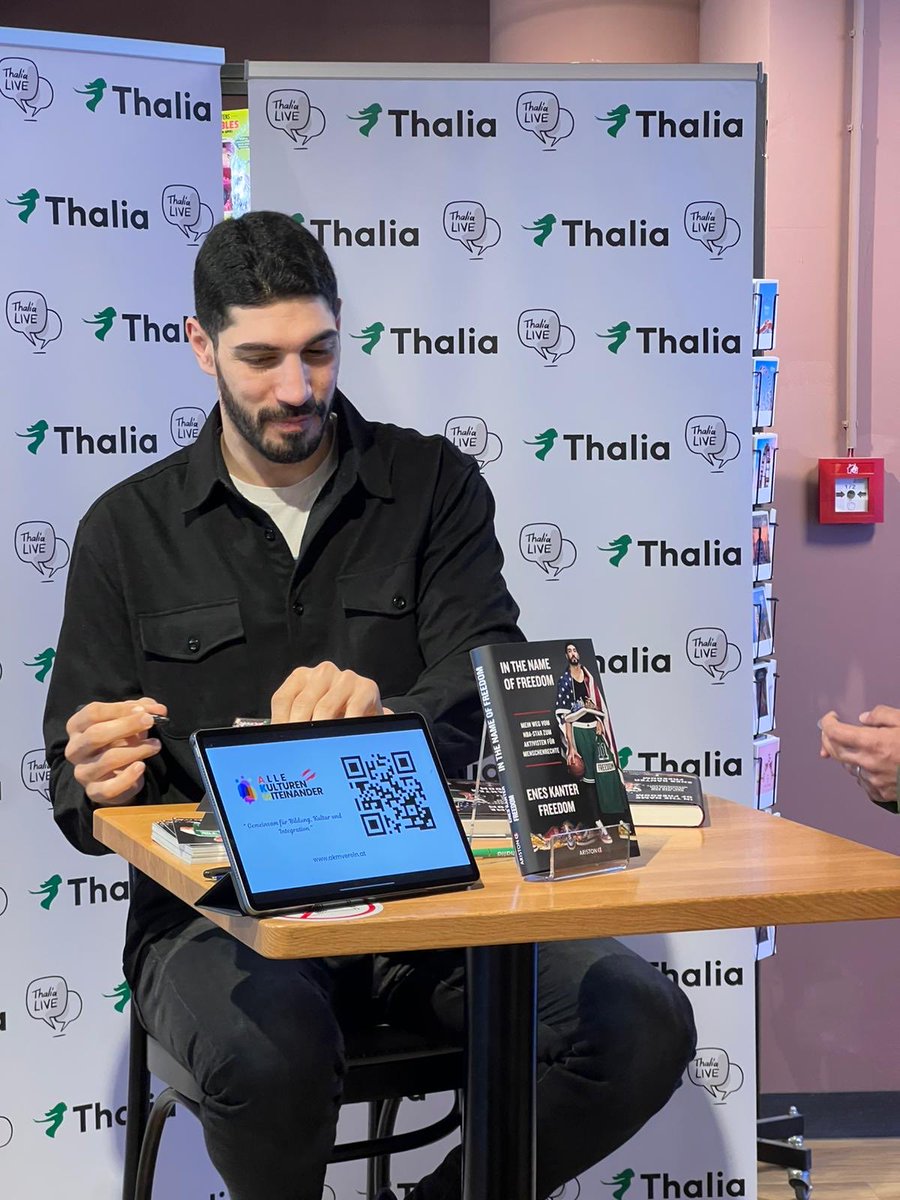 Hep dik durdu 

#EnesKanterFreedomViyana #EnesKanterFreedomWien