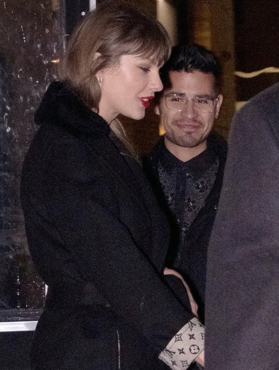 🚨 PAIS!

Taylor Swift e Travis Kelce ontem à noite em Nova York.