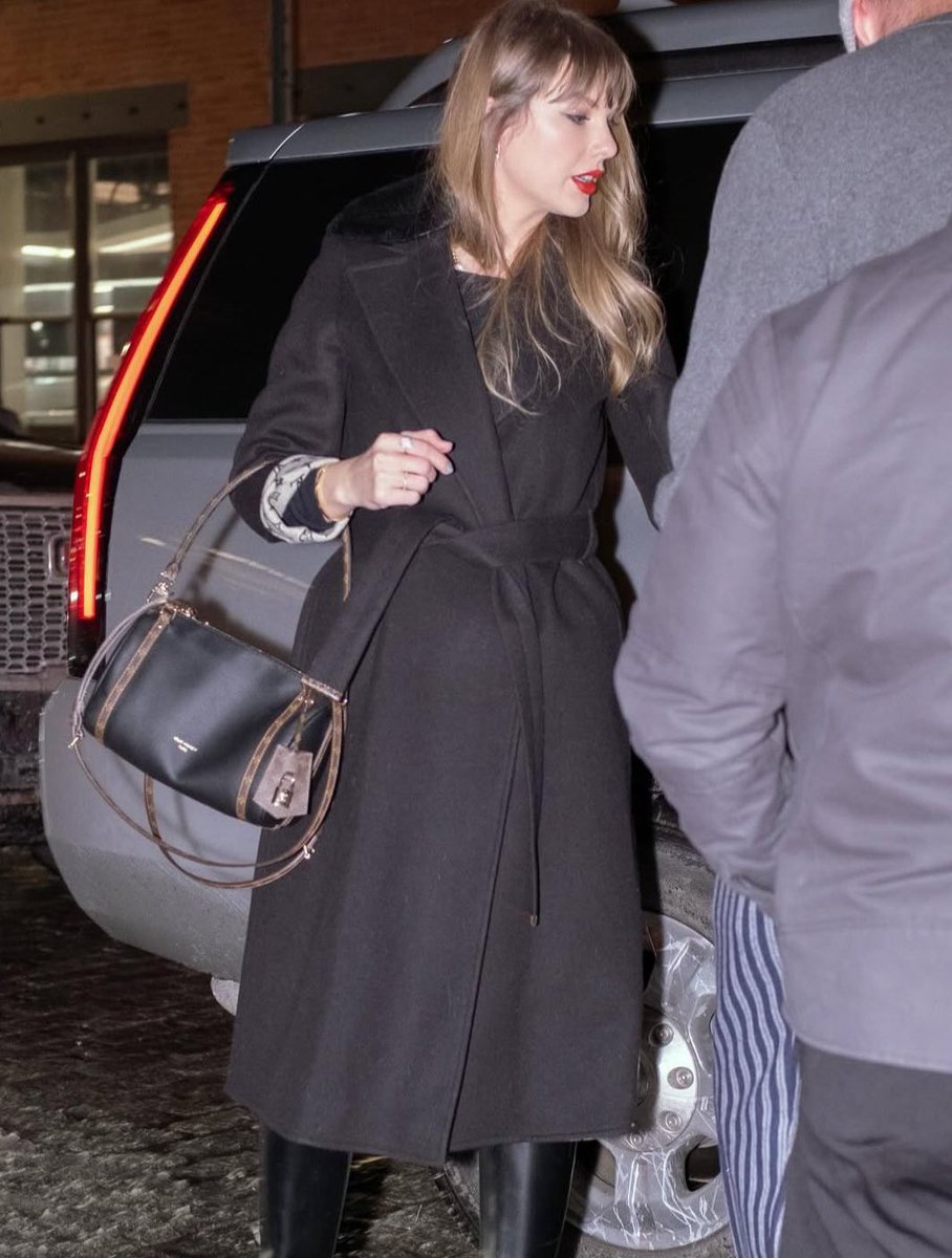 TAYLOOOOOOR