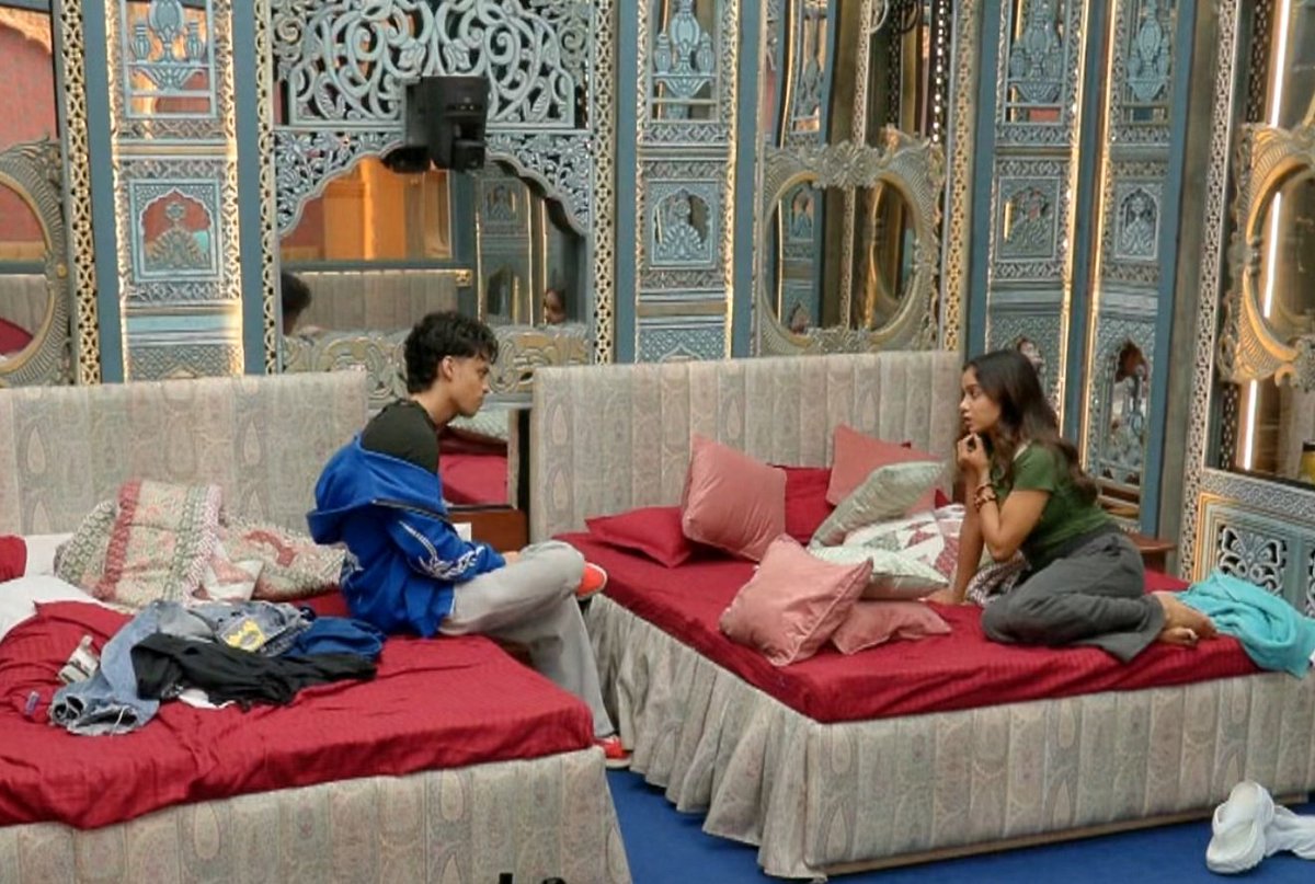 #ManishaRani what a downfall!! 
I appreciate it in the beginning when u were not playing dirty. .... Now u are just the dirtiest player in the show among the few . Horrible 

#The50