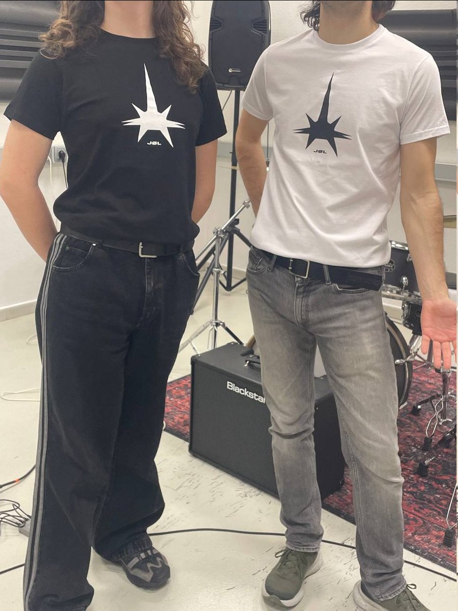 somosjol's tweet photo. TENEMOS NUEVO MERCH
Camisetas nucleares y gorras con la ESTRELLA
Estarán disponibles en nuestros conciertos!!!
quedan 💽CDs también https://t.co/s7qYfiXuwe
