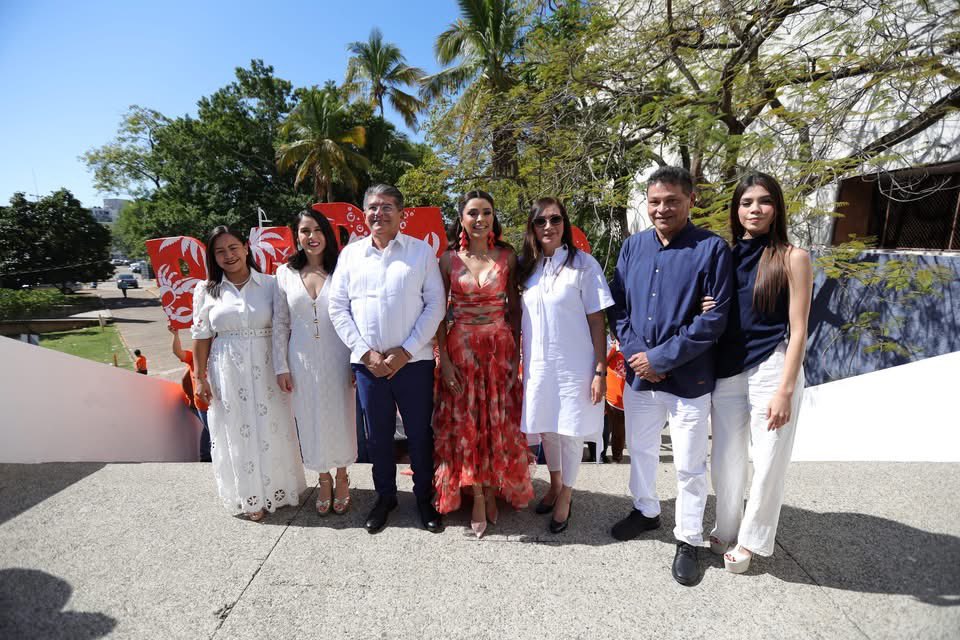 FeriaTabasco_'s tweet photo. Junto a su familia y autoridades municipales, Frida Daniela Vázquez Hernández llega su registro oficial como representante de Paraíso. 

#FeriaTabasco2026 #LaFiestaDelPueblo #Tabasco #FlorTabasco2026 #Embajadoras2026 #Embajadoras https://t.co/uUawNBxhWP