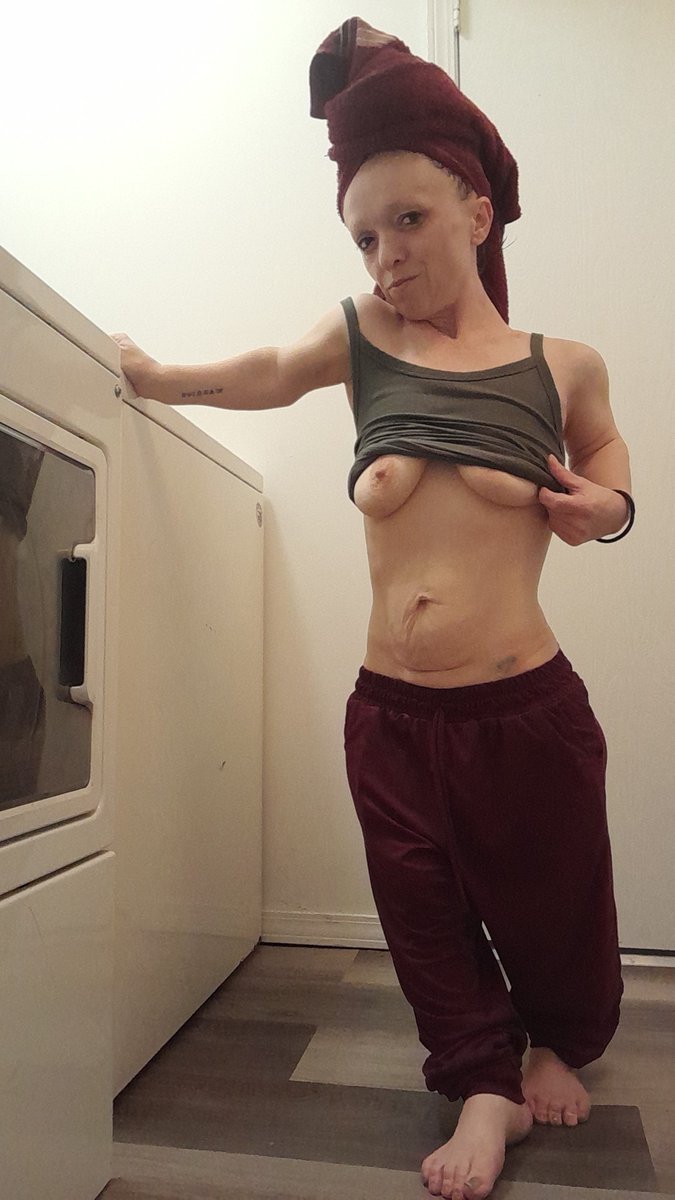 Sexy Midget Love tweet media