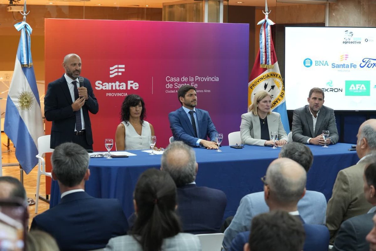 El gobernador <a href="/maxipullaro/">Maximiliano Pullaro</a> encabezó este miércoles en #BuenosAires el lanzamiento de #Agroactiva2026, que se desarrollará del 3 al 6 de junio en #Armstrong. 

El lema este año será “Una muestra de lo que somos”.