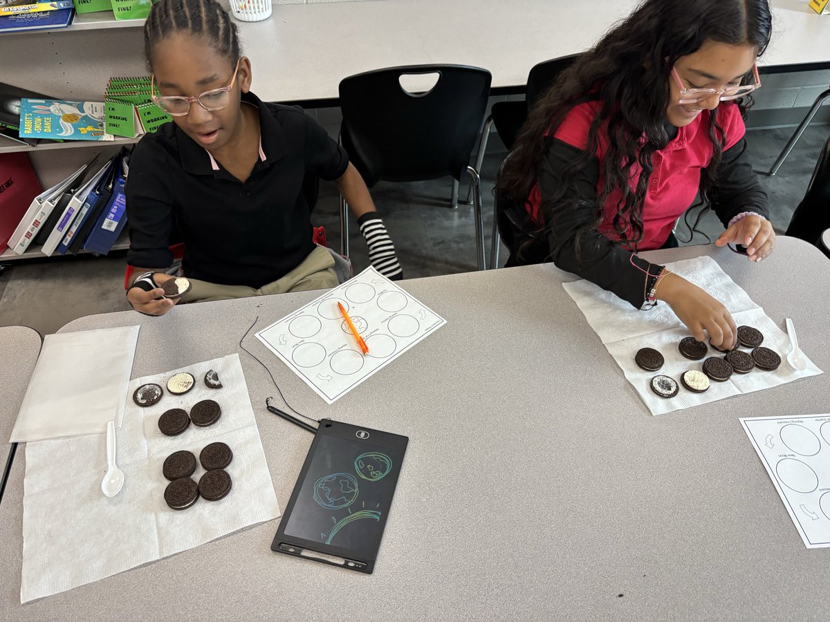 AprilH37620's tweet photo. 🐾Pope 5th Grade Students are Over the Moon!
Ms. Bynum’s Science class completed Oreo Moon Phase Experiments!🐾 https://t.co/haaOpvIkPh