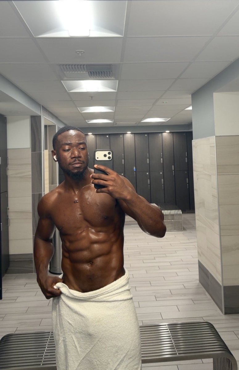 SIRMAXKIO's tweet photo. Workout >>Sauna>>Repeat https://t.co/6uMWMxmdX5