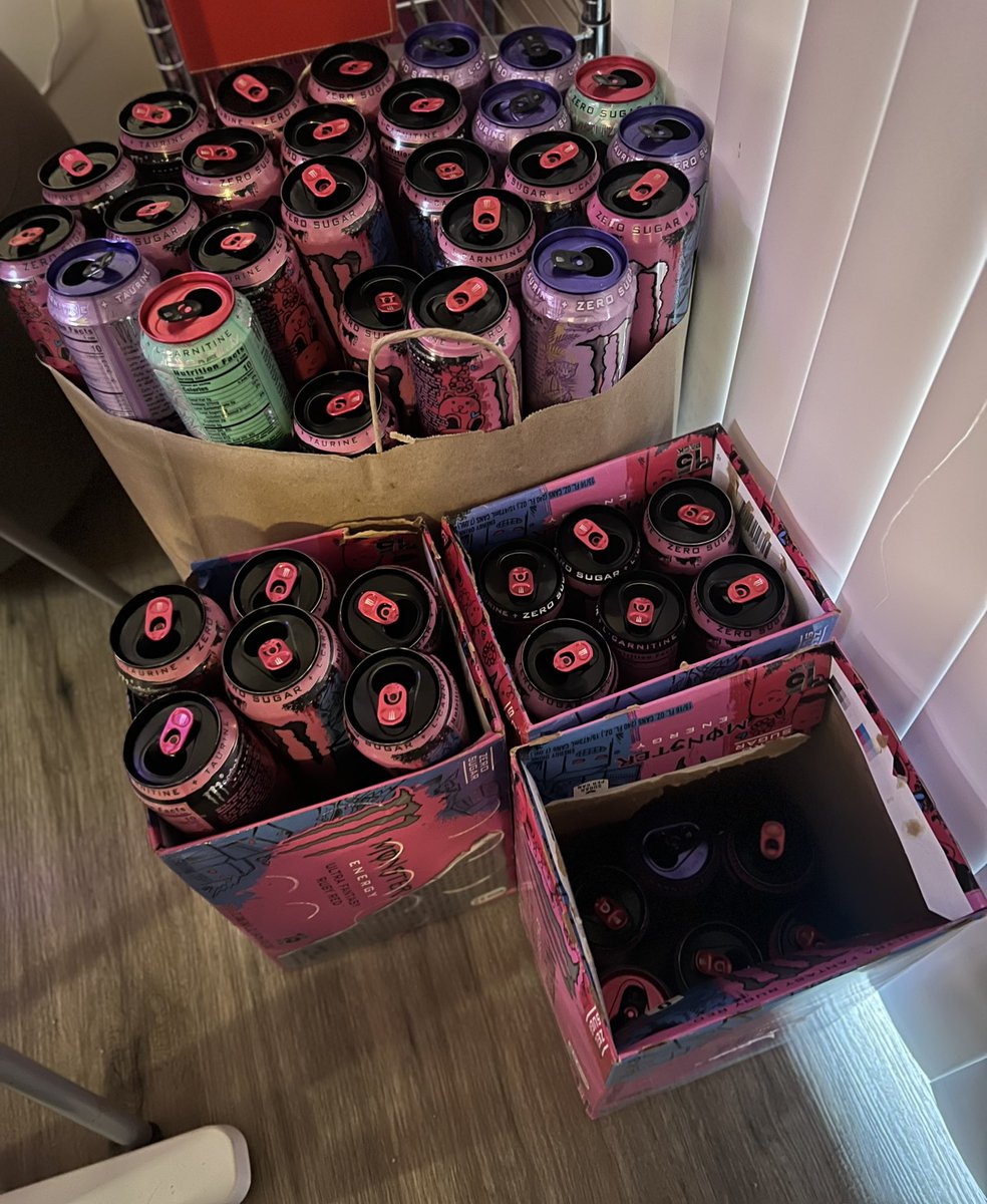 SoCharlie tweet media