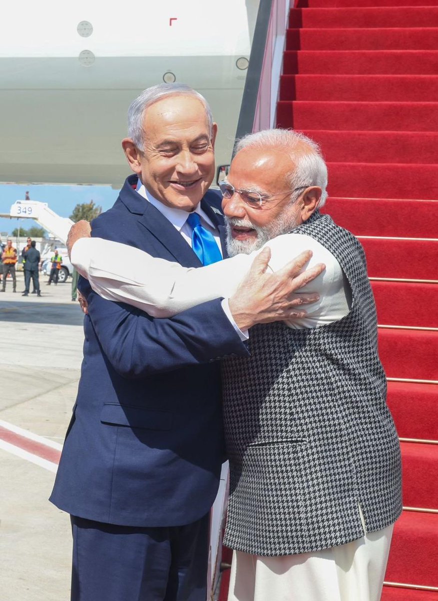 Sanju_Verma_'s tweet image. The #ModiHug is all about marrying diplomacy with camaraderie:):):)💪💪