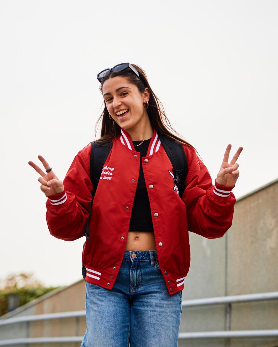 ✌️ Cuando llegas de meter tremendo chicharro en la <a href="/BarclaysWSL/">Barclays Women's Super League</a>.

#FIFAWWC | #JugarLucharYGanar