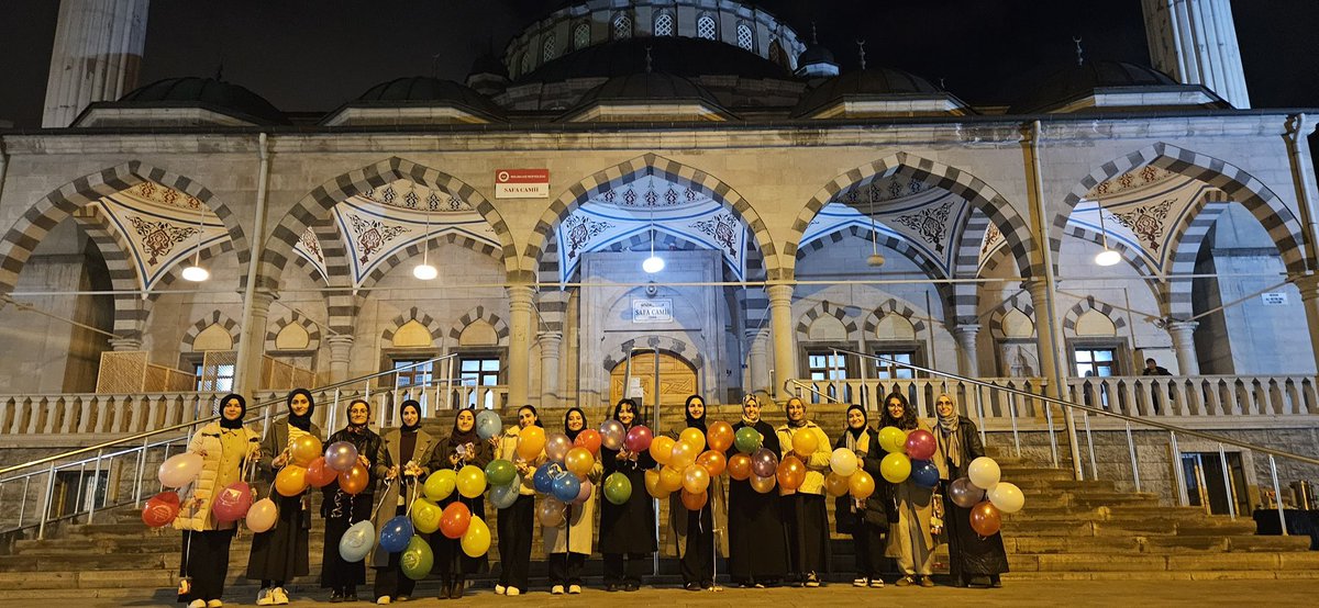 KayseriKYGM's tweet photo. 📍 Kocasinan Yurdu
Safa Camii’nde teravihe gelen çocuklara, gönüllü öğrencilerimiz manevi rehber eşliğinde sürpriz hediyeler hazırladı. 🌙🎁
Minik yüreklerin sevincine ortak olduğumuz bu güzel akşamda, Ramazan’ın paylaşma ve kardeşlik ruhunu birlikte yaşadık. 🤍✨ https://t.co/BO8UIOpHtx