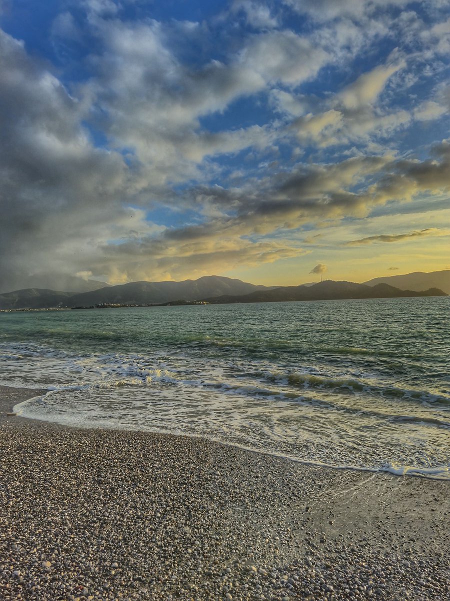 Good evening from Çalış Beach 🌅
Golden sunset melting into the sea, gentle waves, and that peaceful Aegean breeze to end the day just right. 🌊✨
#calis #calisbeach #fethiye #fethiyeturkey #turkey #turkiye
Photo credit Bayram Öncü @ Facebook
traveltofethiye.co.uk/explore/attrac…