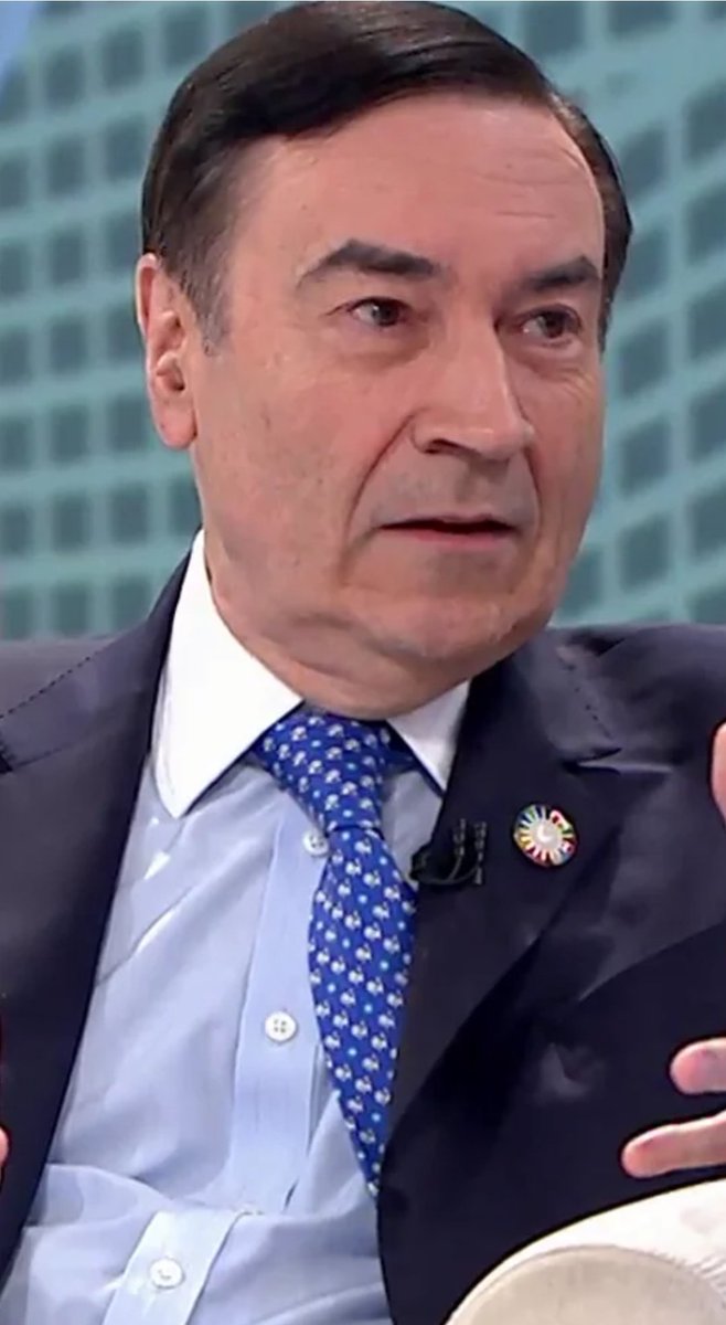 Iván Espinosa llama bots de Bambú a todos los que apoyamos y estamos con <a href="/Santi_ABASCAL/">Santiago Abascal 🇪🇸</a> 

Debe ser muy triste abandonar el proyecto porque se ha bajado a 33 y luego verlo crecer.

No sé cuándo entenderán que a la militancia nos nos interesan sus luchas cainitas. VOX sigue siendo