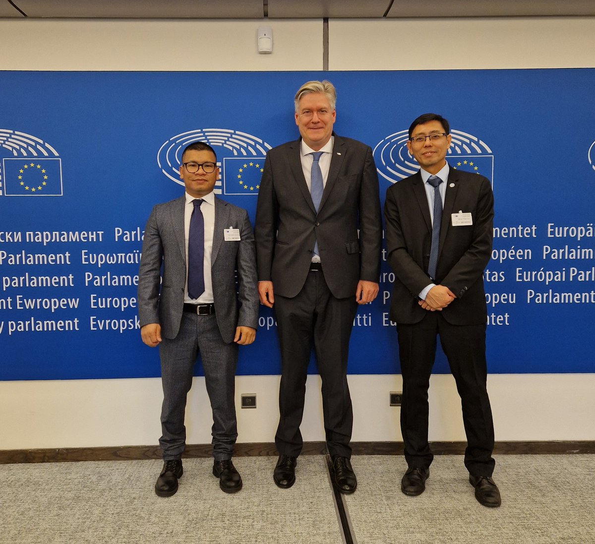 Viet Tan tweet media