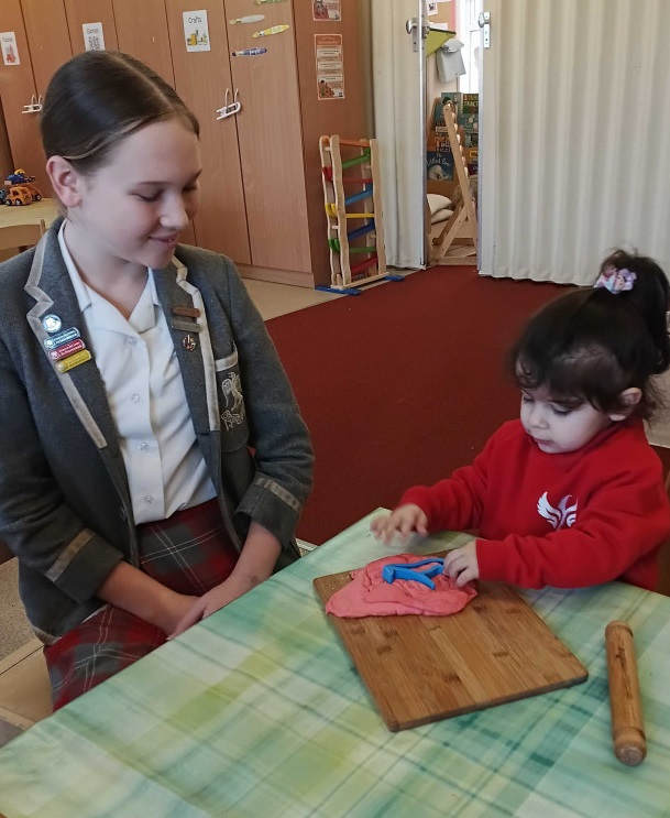 DurlstonPreprep's tweet photo. #DurlstonYr7 visited #DurlstonKindergarten this morning to read stories and play with the youngest members of our #DurlstonFamily.  It was lovely to see how confidently Kindergarten responded to their new 'big' friends. https://t.co/z3TYOJqXVl